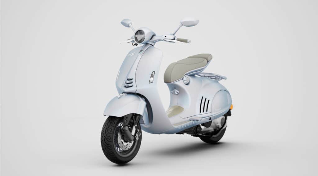 VespaSnake_01 Vespa Snake modello 3D in colore bianco perlato, vista frontale a tre quarti destra, design moderno con dettagli curvi e sella beige.