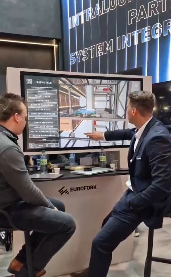 Configuratore 3D interattivo Eurofork utilizzato su totem fieristico a LogiMAT 2026 per la presentazione immersiva di prodotti di intralogistica e automazione