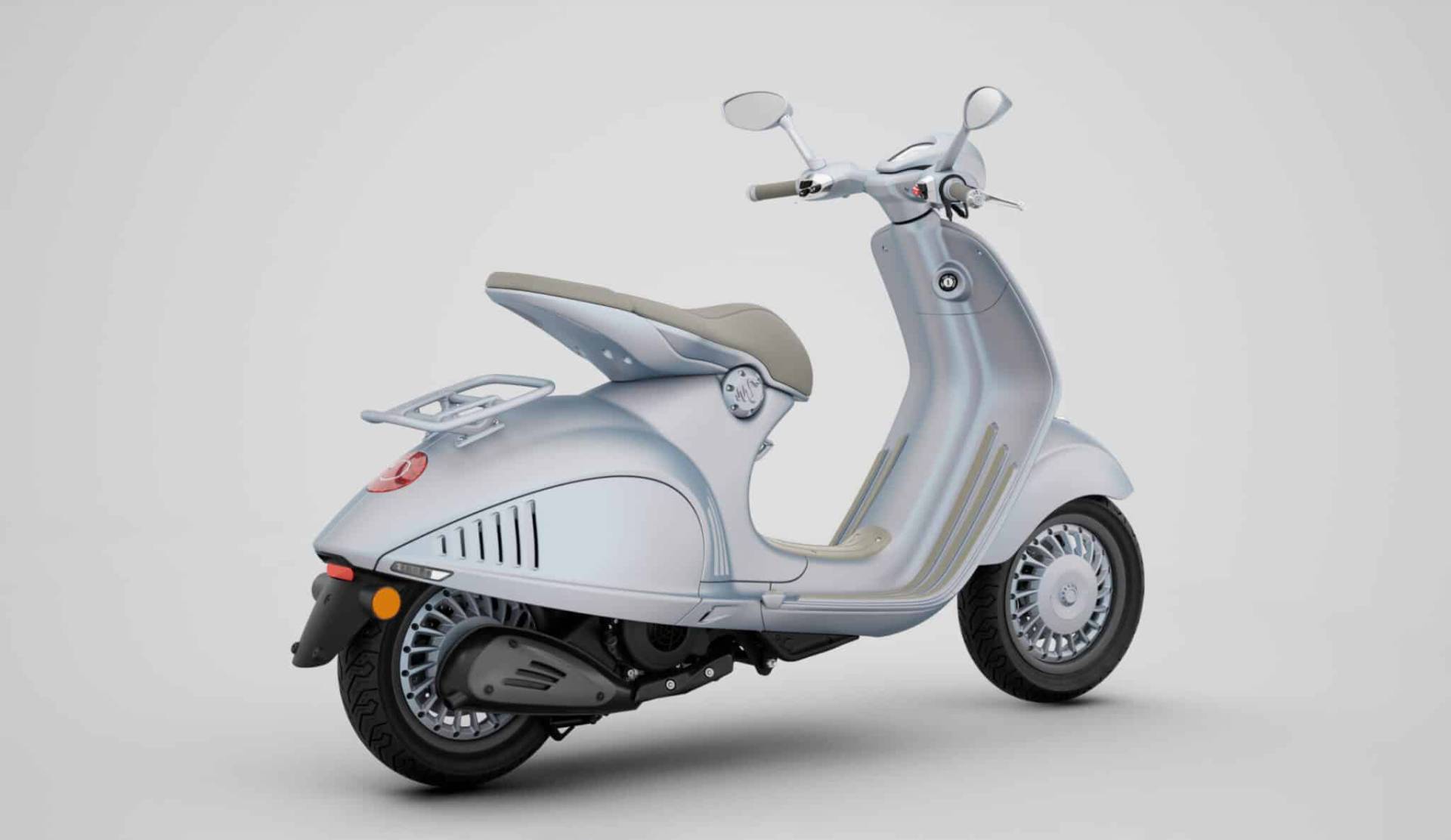 Vespa Snake modello 3D in colore bianco perlato, design moderno con dettagli curvi e sella beige e vista tre quarti posteriore sinistra.